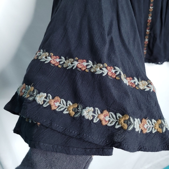 AMERICAN EAGLE WOMEN'S Floral Embroidered Bell Sleeve Boho Top MEDIUM - Picture 5 of 16